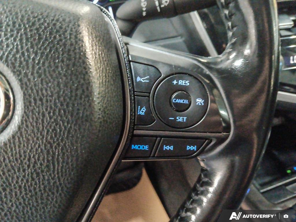 2021 Toyota Camry 2602151A | Hybrid SE White Edmonton - photo #15