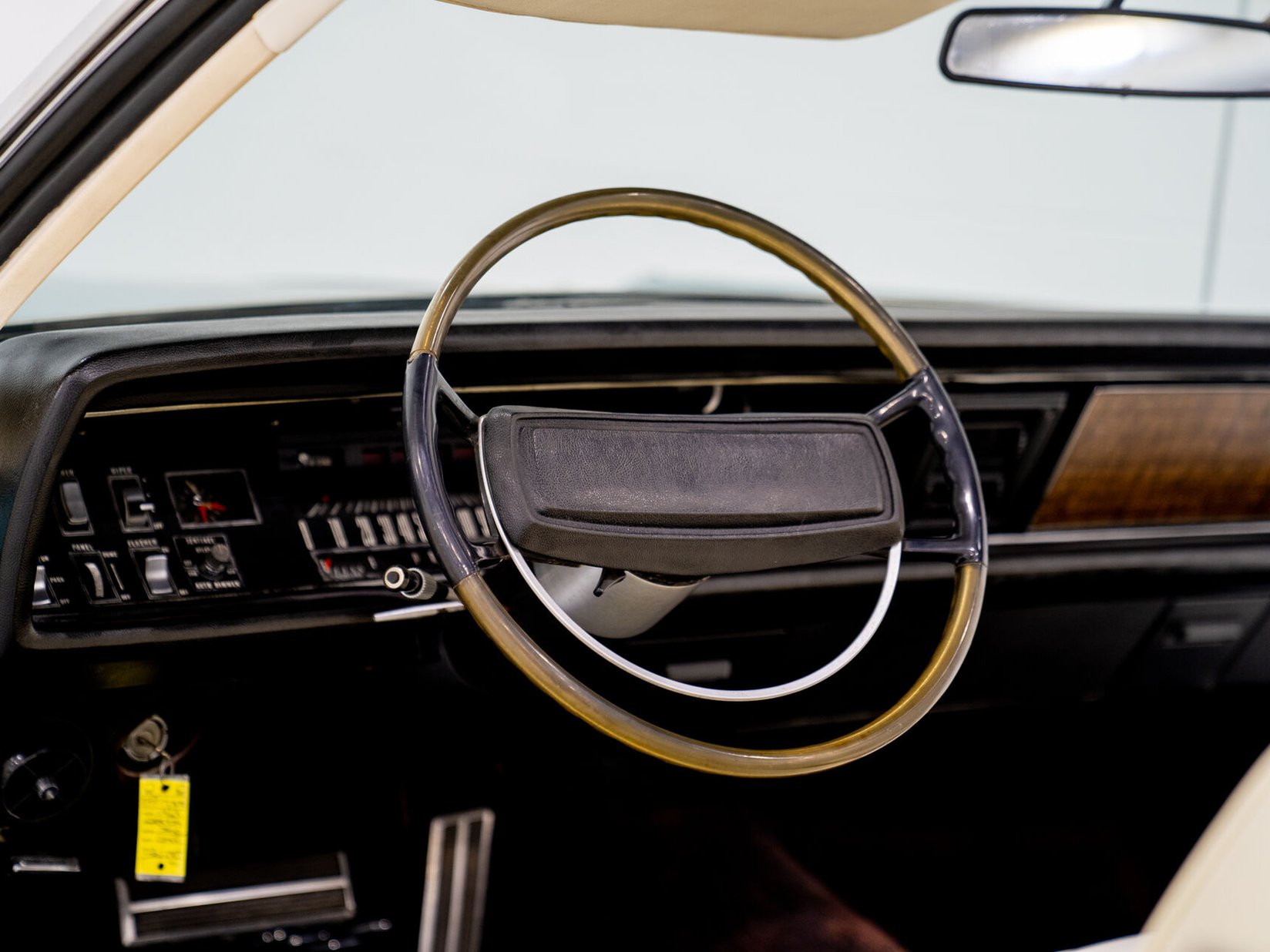 1969 Chrysler 300 Blue Montreal - photo #11