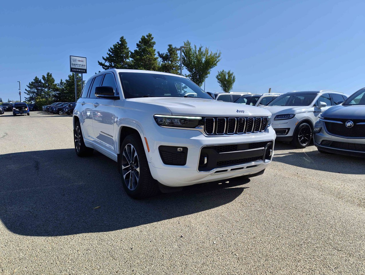 2023 Jeep Grand Cherokee Overland 4x4 White Sherwood Park - photo #2