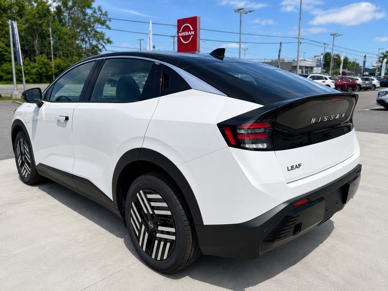 2026 NISSAN LEAF LEAF SV+ Everest White Pearl Tricoat/Black Châteauguay - photo #2