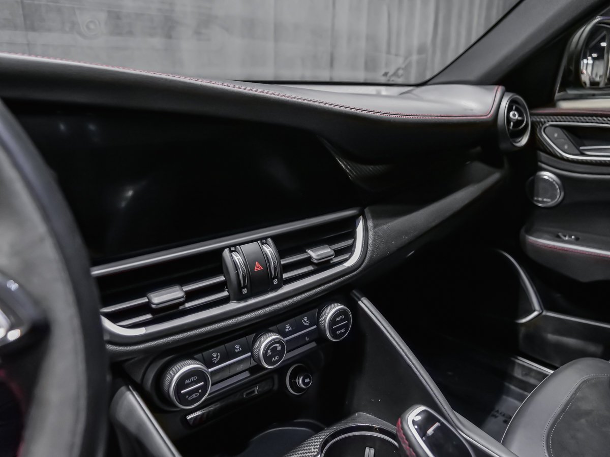 Alfa Romeo Giulia QUADRIFOGLIO CARBON TOIT CARBONE ASSIST CONDUITE 2021 Rouge Montréal - photo #29