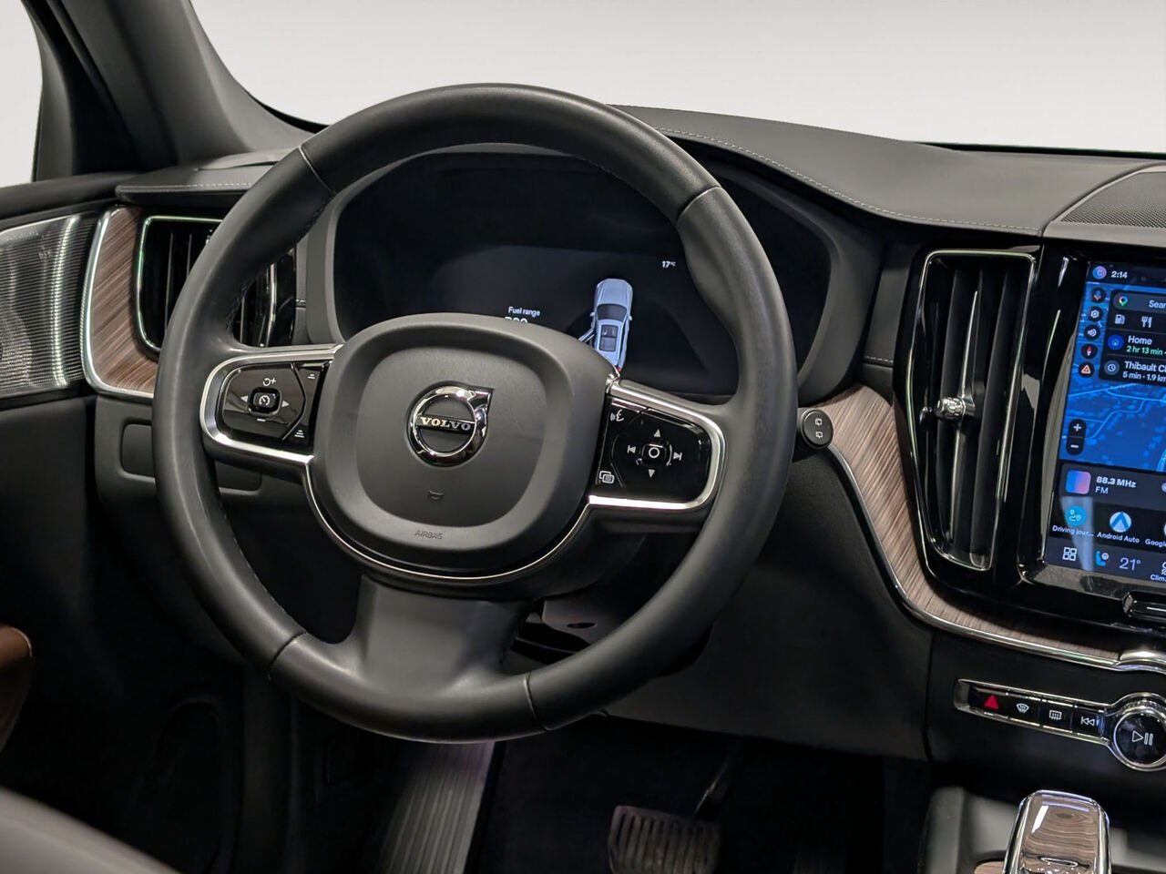 VOLVO XC60 Ultimate Bright Theme AWD Toit Pano Sièges Chauffants 2023 Gris Sherbrooke - photo #13