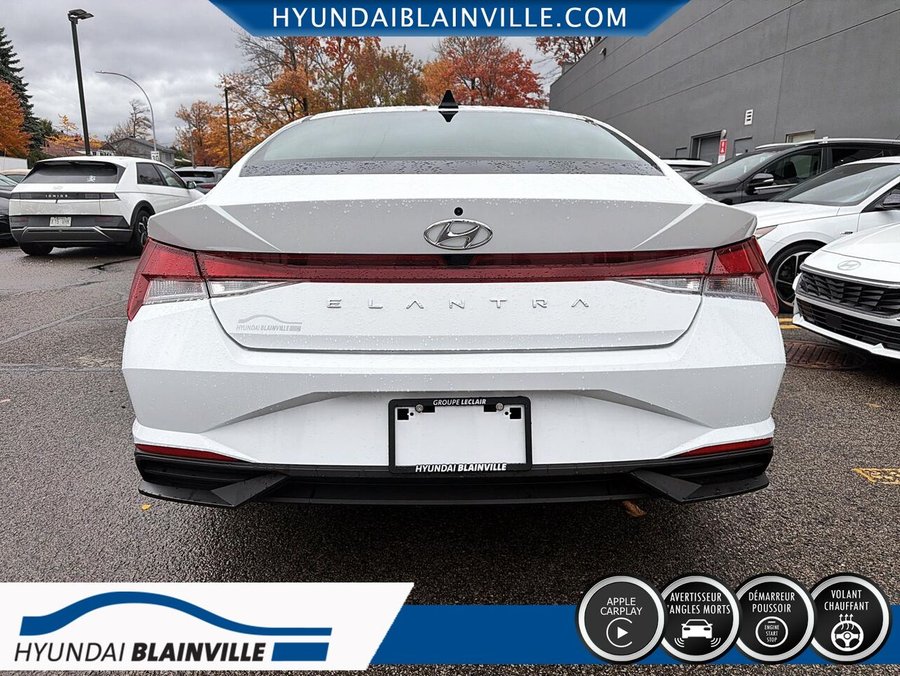 2023 Hyundai Elantra Preferred IVT avec ensemble technologie White