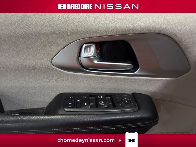 Chrysler Pacifica 2017 Noir Saint-Eustache - photo #13