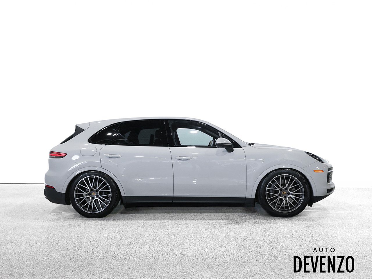 2022 Porsche Cayenne Grey Saint-Eustache - photo #1