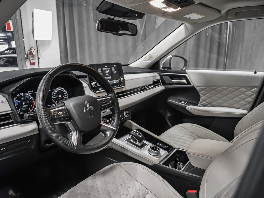 2023 Mitsubishi Outlander GT S-AWC Silver