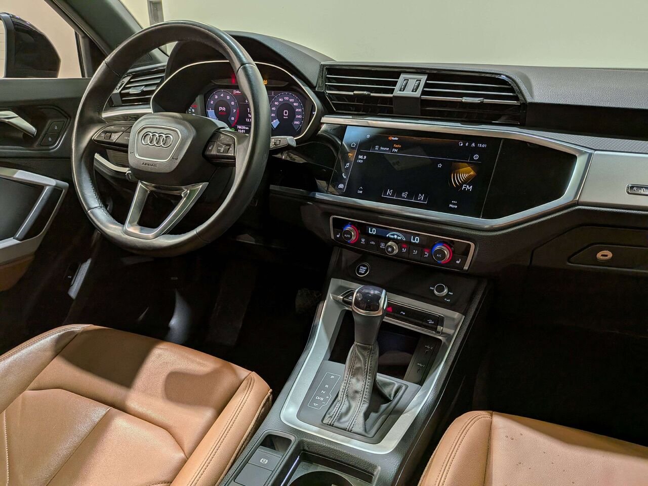 2023 Audi Q3 Komfort 45 TFSI quattro Black Val-David - photo #19