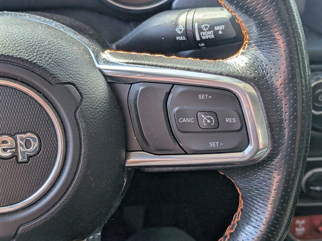Jeep Gladiator MOJAVE 4X4 / SIÈGES CHAUFFANTS/VOLANT CHAUFFANT/MARCHEPIEDS/AC BIZONE/CAMÉRA DE RECUL/BLUETOOTH 2021 Blanc Sherbrooke - photo #13