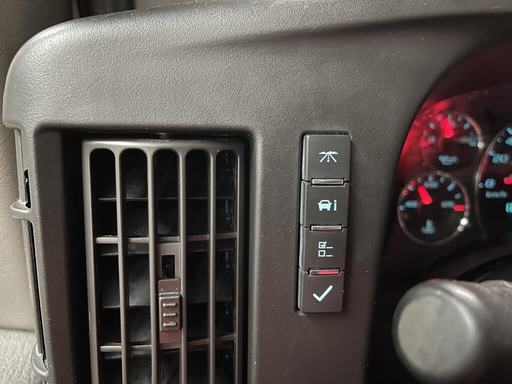 2019 GMC SAVANA FOURGONNETTE TRONQUÉE COMMERCIAL cube 14 pieds White Rivière-du-Loup - photo #18