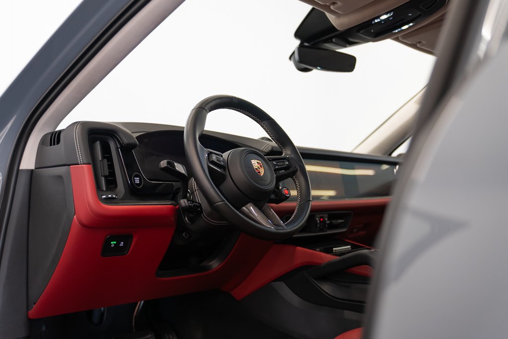 2024 Porsche Cayenne Grey Saint-Eustache - photo #11