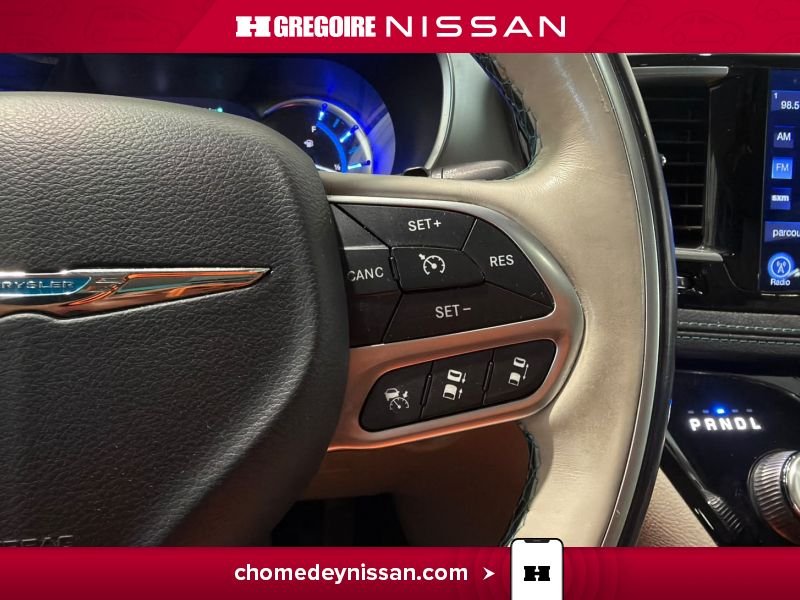 Chrysler Pacifica 2017 Noir Saint-Eustache - photo #18