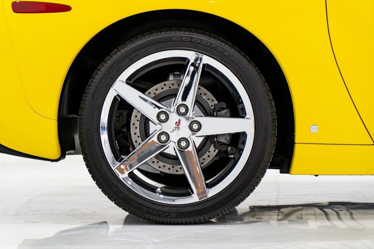 Chevrolet Corvette PRIX EN USD | With Only 900km (563mi) From New With Window Sticker 2008 Jaune Montréal - photo #43