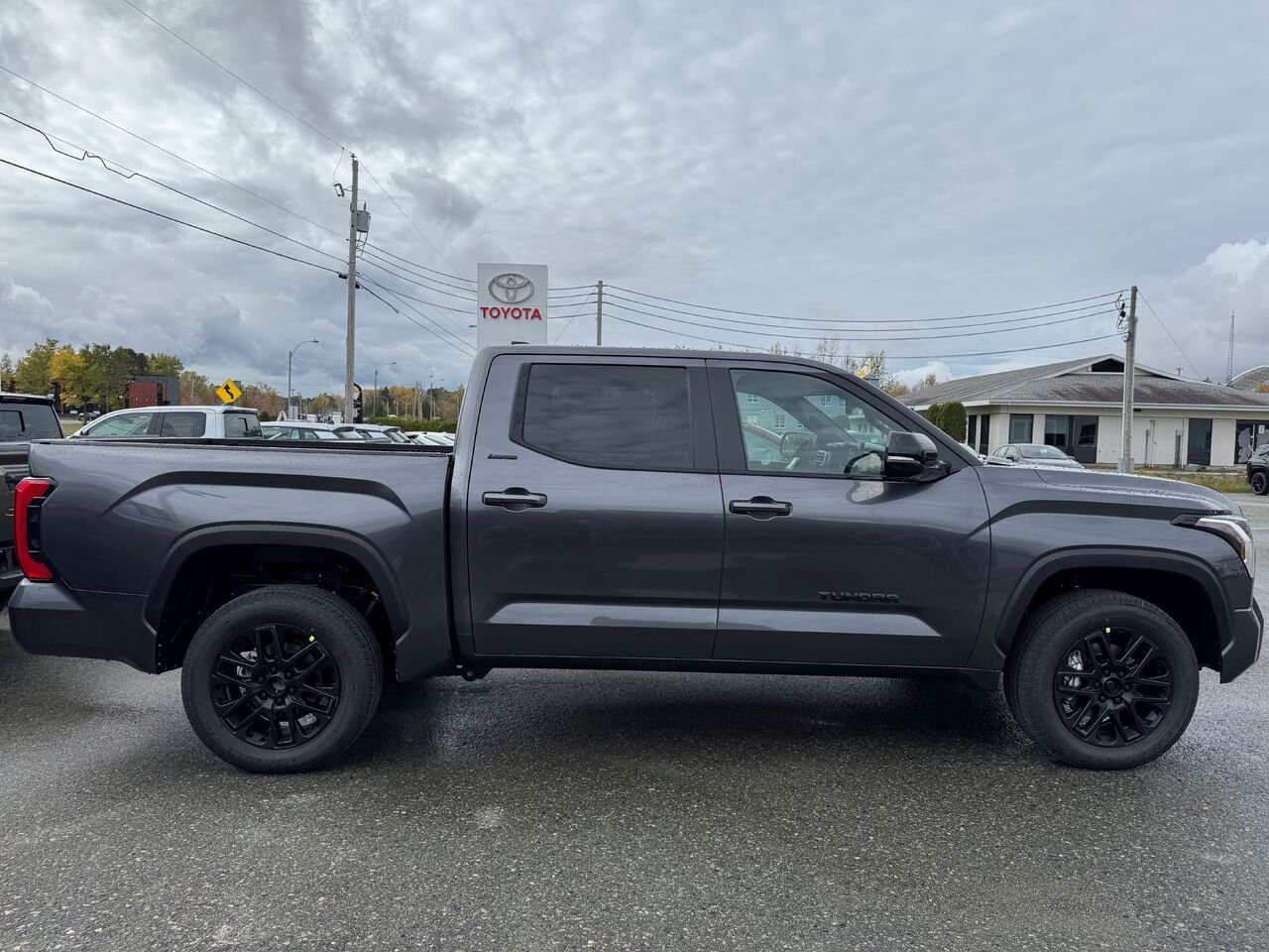 Toyota Tundra Limited CrewMax 4x4 2026 Gris magnétique métallisé Val-d'Or - photo #1