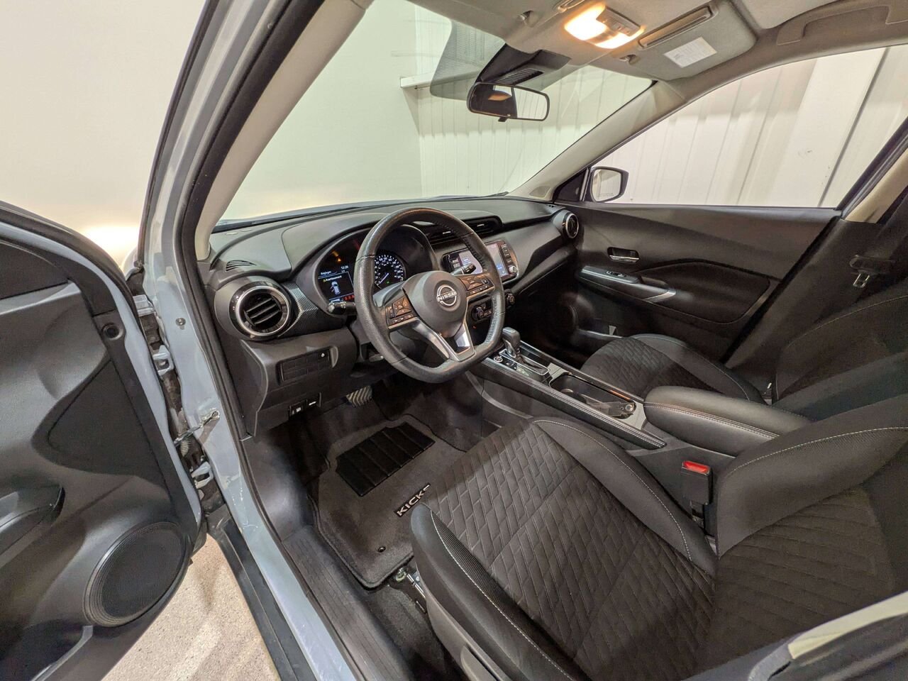 Nissan Kicks SV FWD 2023 Gris Val-David - photo #9