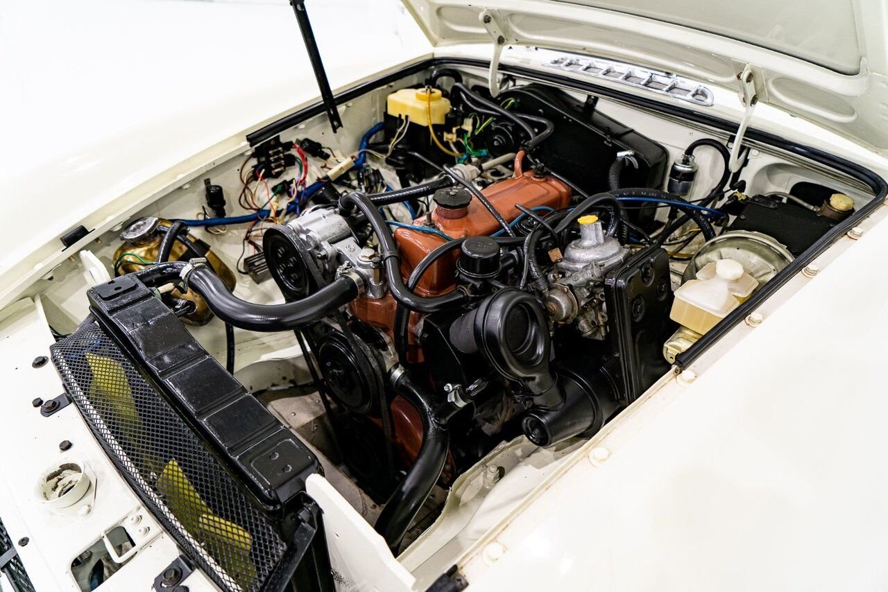 MG B Beautifully presented from former complete restoration 1979 Blanc Montréal - photo #87