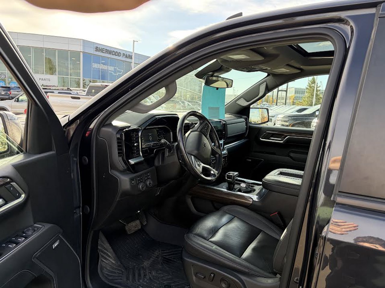 2022 Chevrolet Silverado 1500 4WD Crew Cab 147 RST Grey Sherwood Park - photo #6