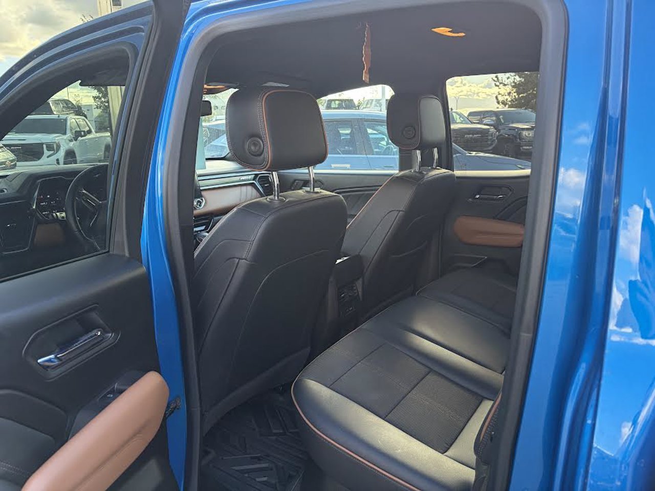 2024 GMC Canyon 4WD Crew Cab AT4 Blue Sherwood Park - photo #5