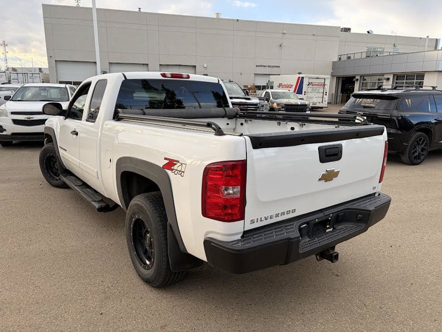 2007 Chevrolet Silverado 1500 WT White