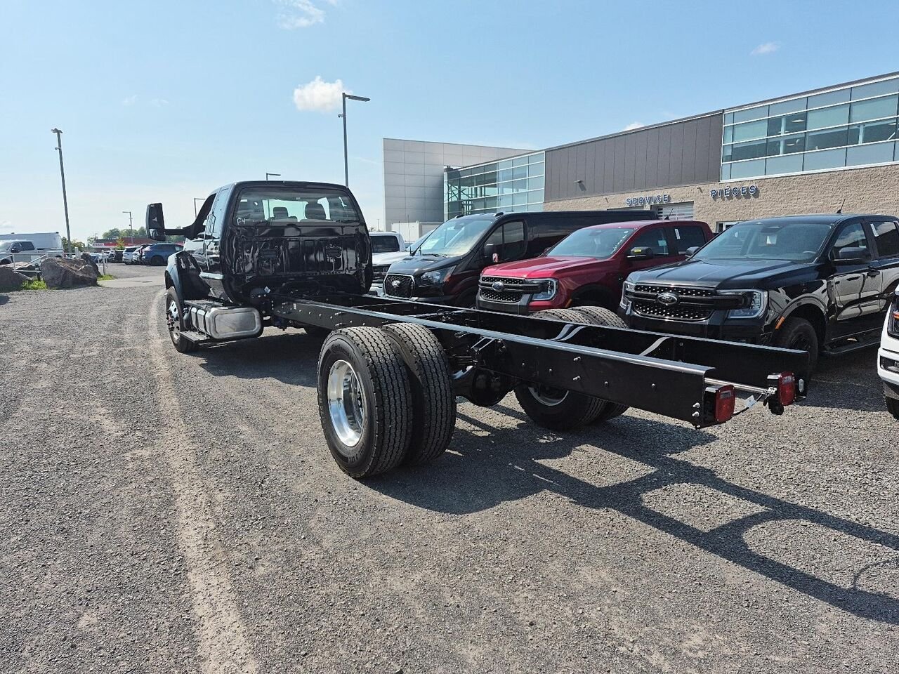2027 Ford Super Duty F-650 Straight Frame Agate Black Saint-Jérôme - photo #3