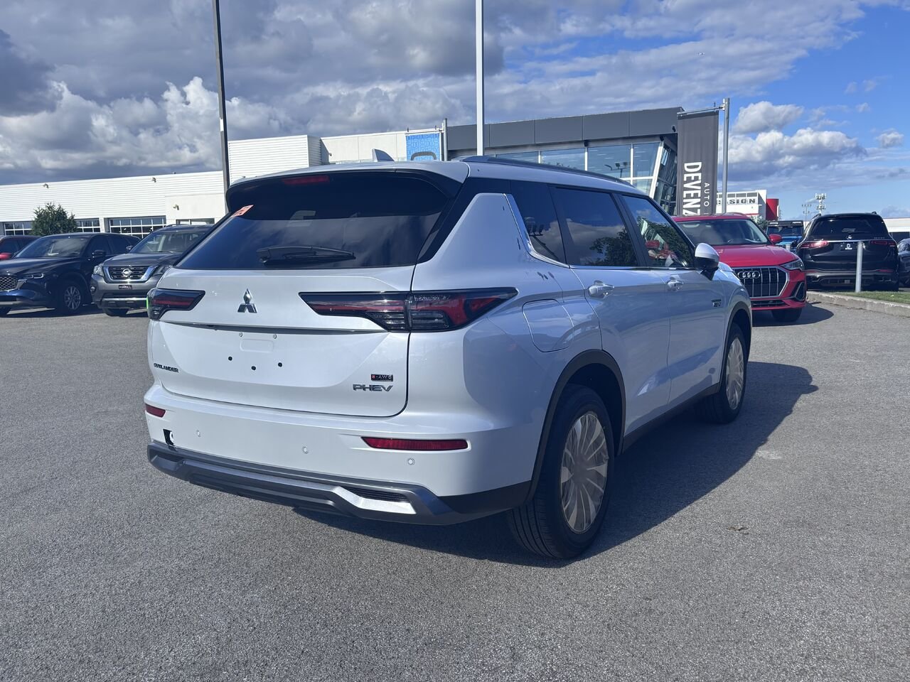 Mitsubishi Outlander PHEV 2026 Fini taillé diamant Blanc de qualité supérieure Saint-Eustache - photo #3