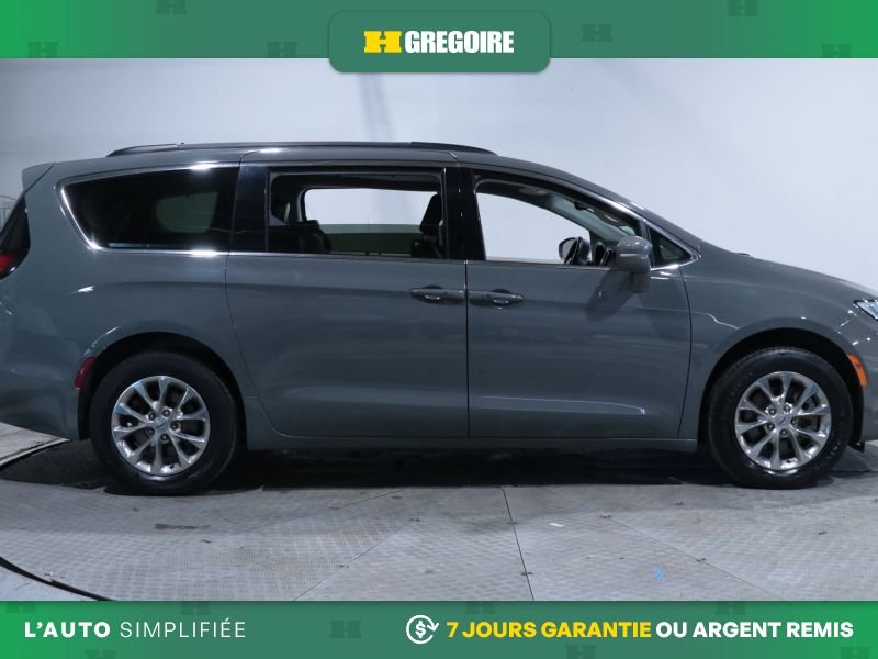 2022 Chrysler Pacifica Grey Laval - photo #10