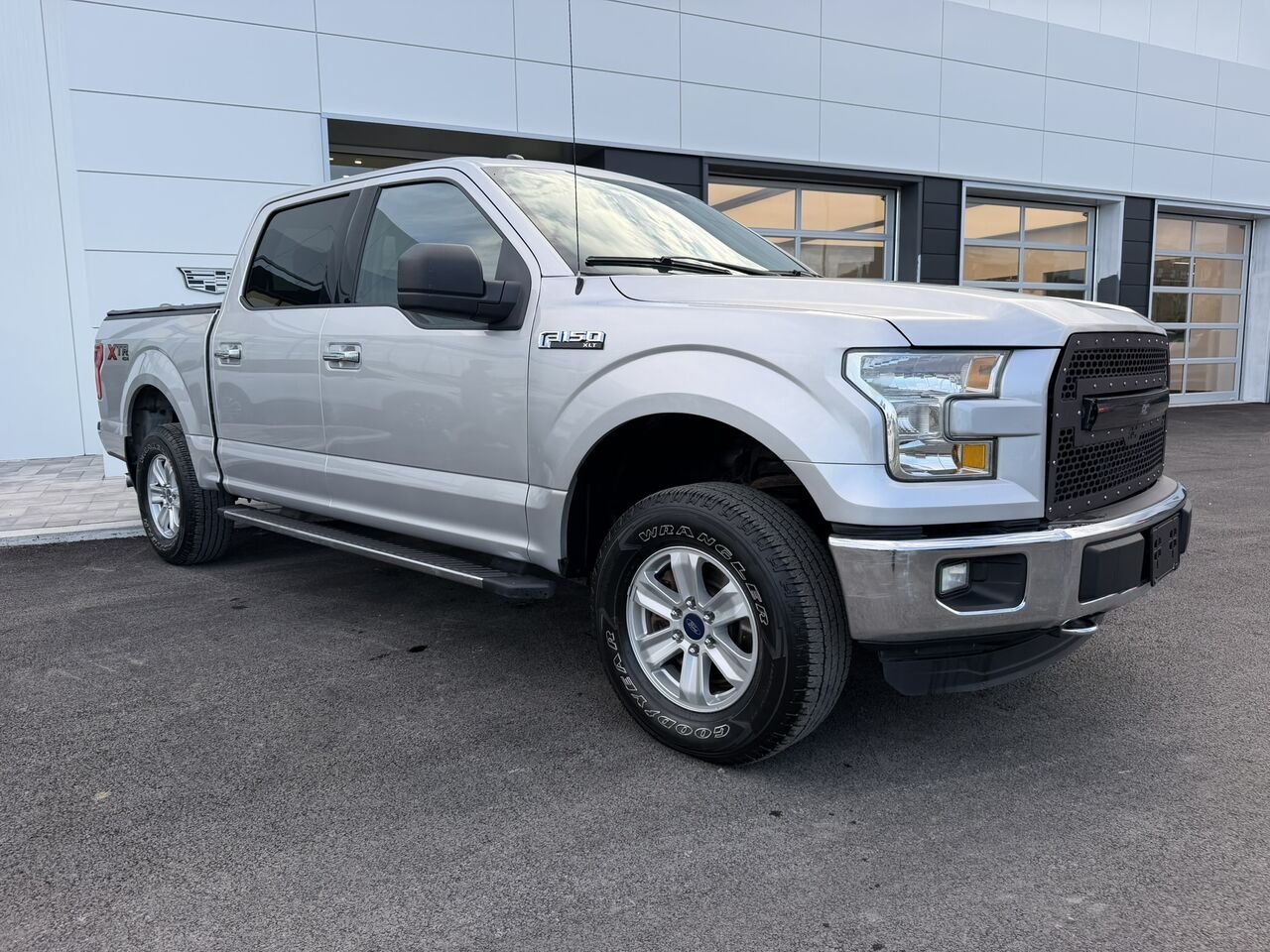 2015 Ford F-150 SUPER CREW XLT V8 5.0L **IMPECCABLE** Silver Laval - photo #6