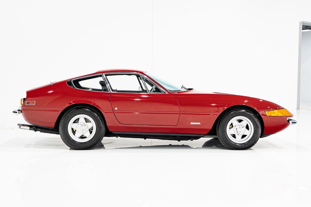 Ferrari 365 GTB4 Daytona 18,301 miles With Orig Books/Tools/ Carbs / Filter Box 1973 Rouge Montréal - photo #41