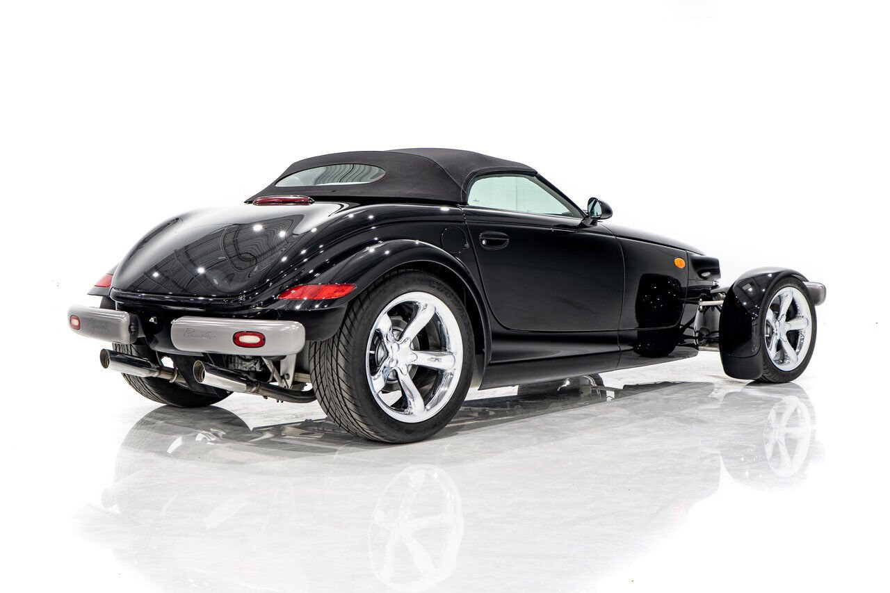 Plymouth Prowler Desirable Black Colour with only 7,611KM (4756mi) from new **PRICE IN USD** 1999 Noir Montréal - photo #65
