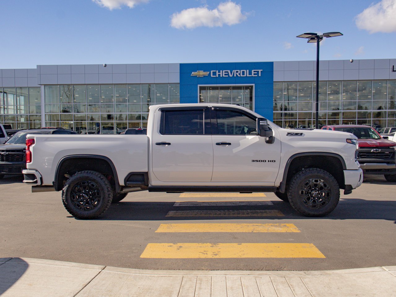 2024 Chevrolet Silverado 3500HD 4WD Crew Cab 159 LTZ White Sherwood Park - photo #10
