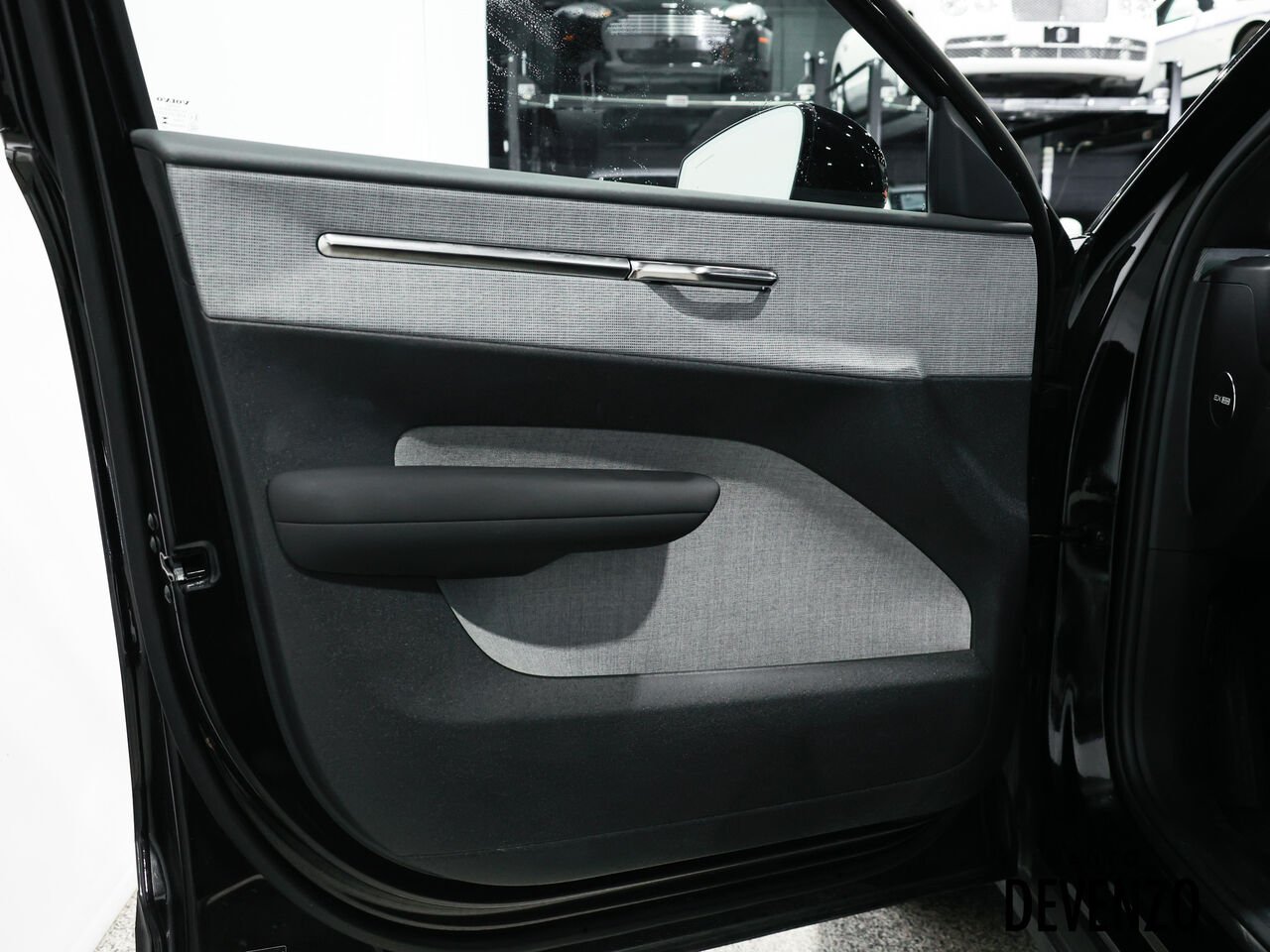 2025 Volvo EX30 Black Saint-Eustache - photo #10