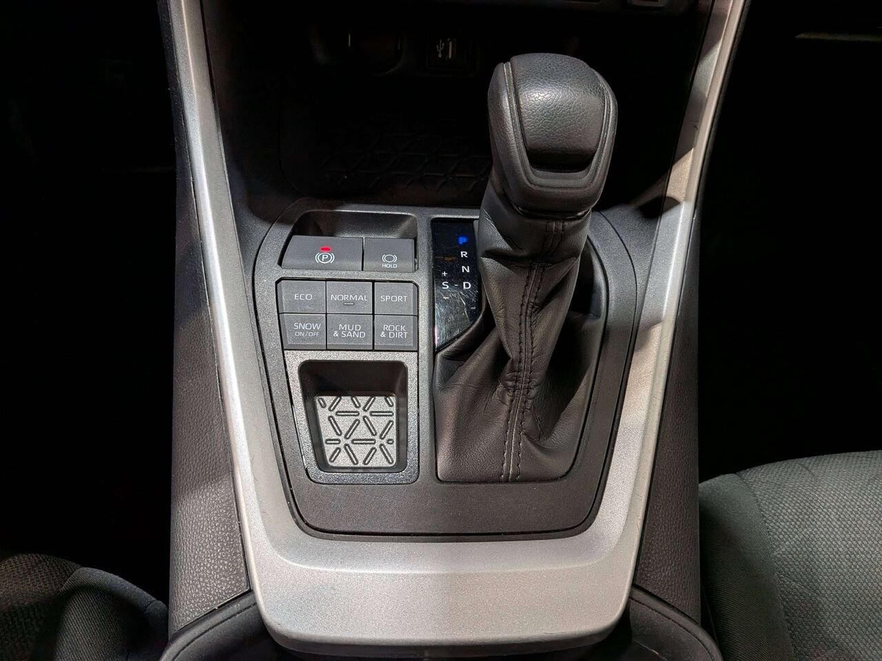 2024 Toyota RAV4 LE AWD Black Val-David - photo #24