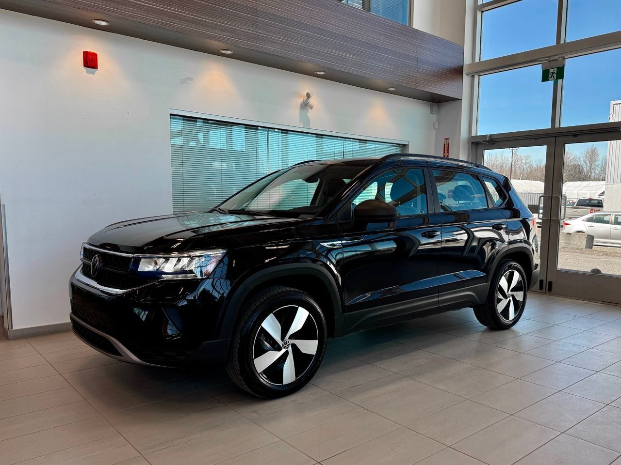 2024 Volkswagen Taos Black Notre-Dame-des-Prairies - photo #30