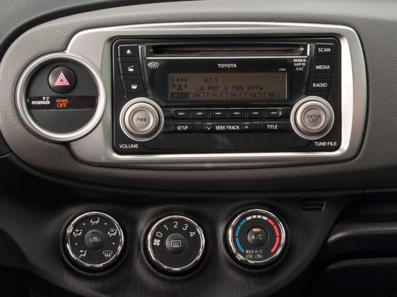 2014 Toyota Yaris LE Grey Gatineau - photo #15