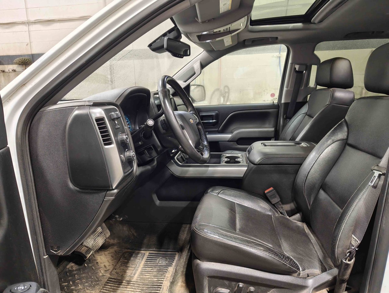 2017 Chevrolet Silverado 1500 4WD Crew Cab 143.5 LTZ w/2LZ White Sherwood Park - photo #7