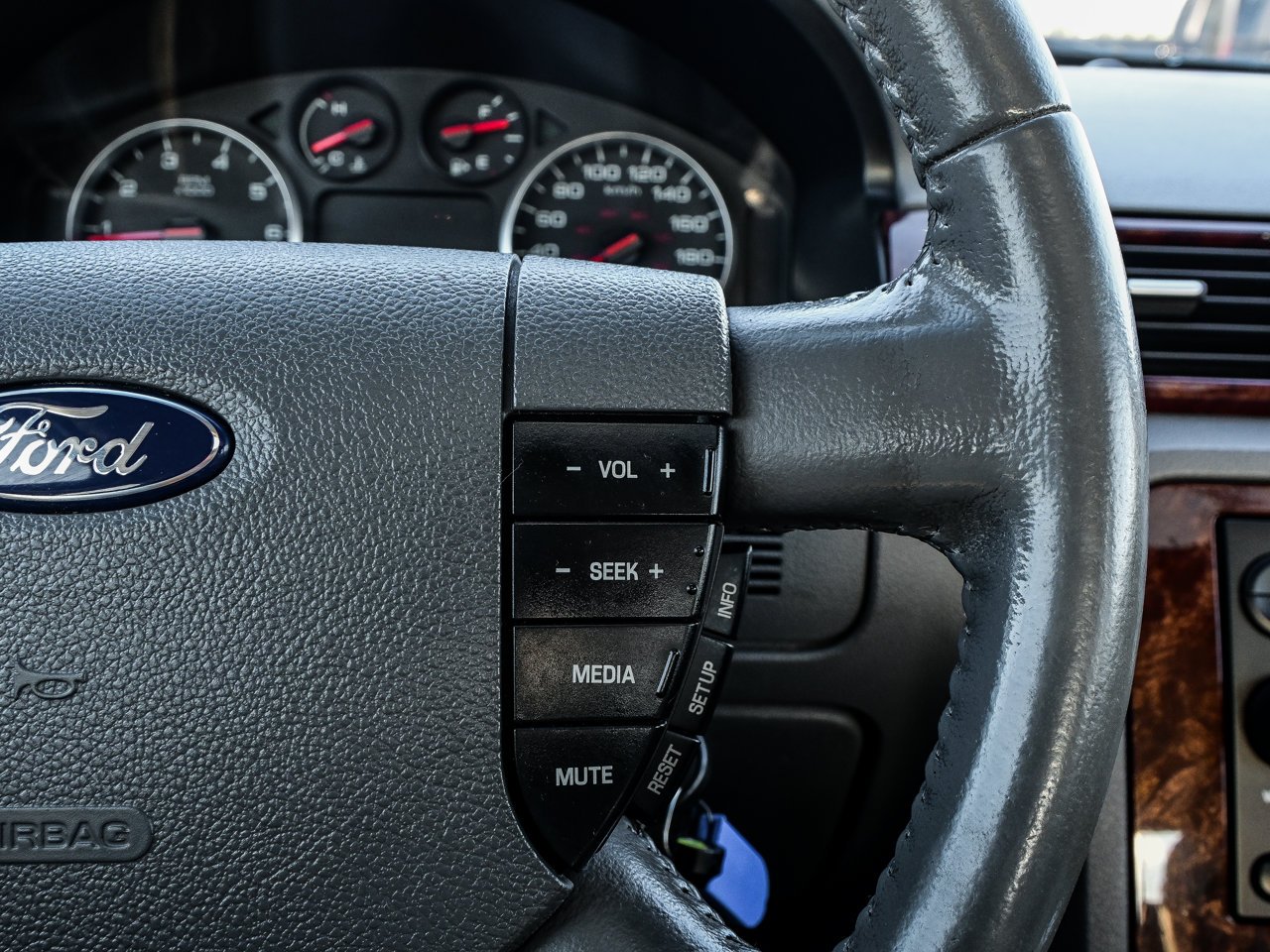 2006 Ford Five Hundred 4dr Sdn SEL AWD Grey Sherwood Park - photo #24