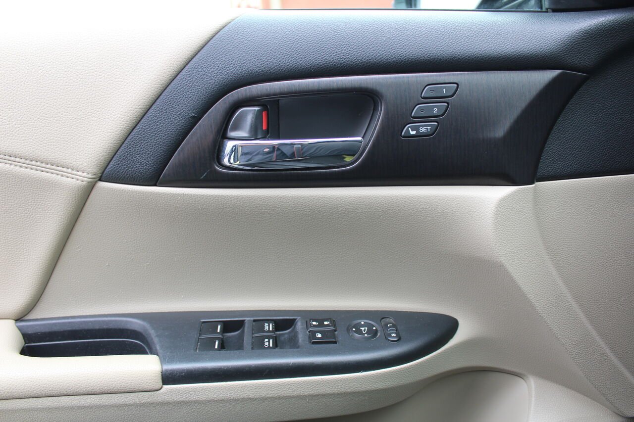 Honda Berline Accord VIN: 1HGCR3F96FA800221 2015 Noir Sainte-Rose - photo #10