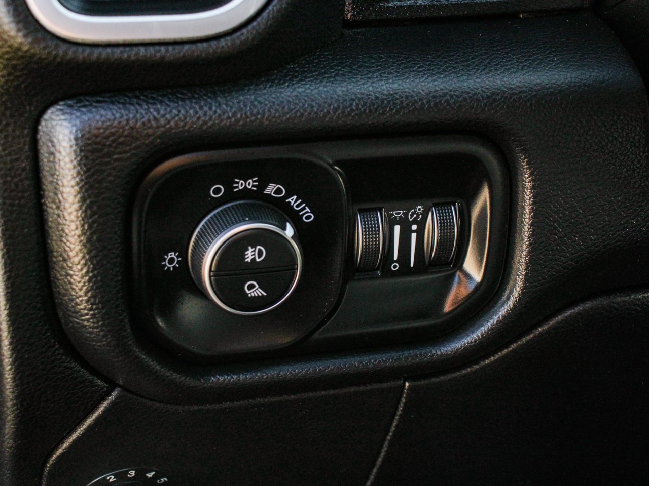 2019 Ram 3500 Laramie 4x4 Crew Cab 6'4 Box Black Sherwood Park - photo #17
