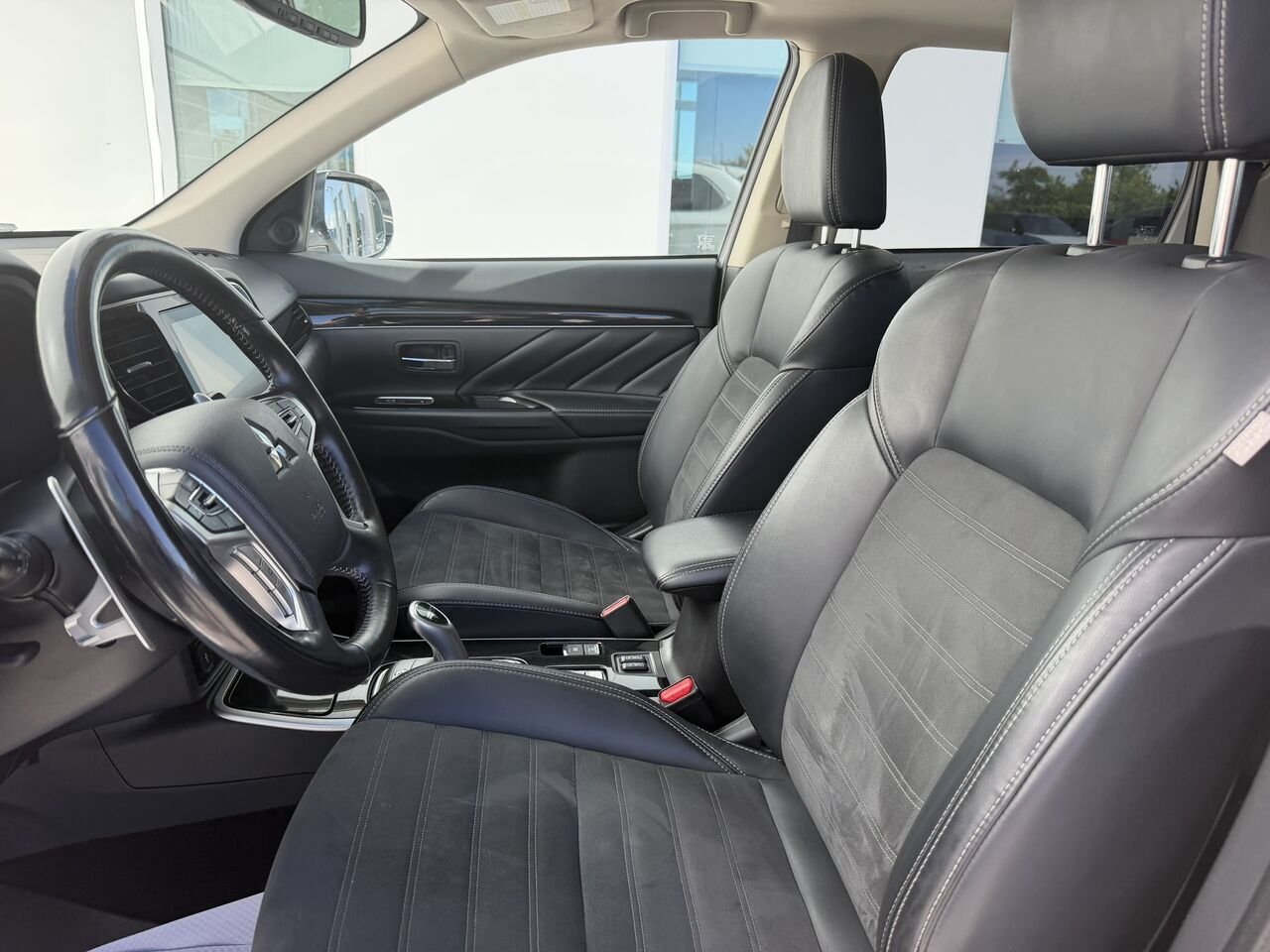 2020 Mitsubishi Outlander Plug-In Hybrid SE S-AWC Silver Laval - photo #21