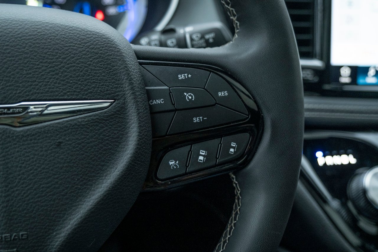 2025 Chrysler Pacifica White Gatineau - photo #13