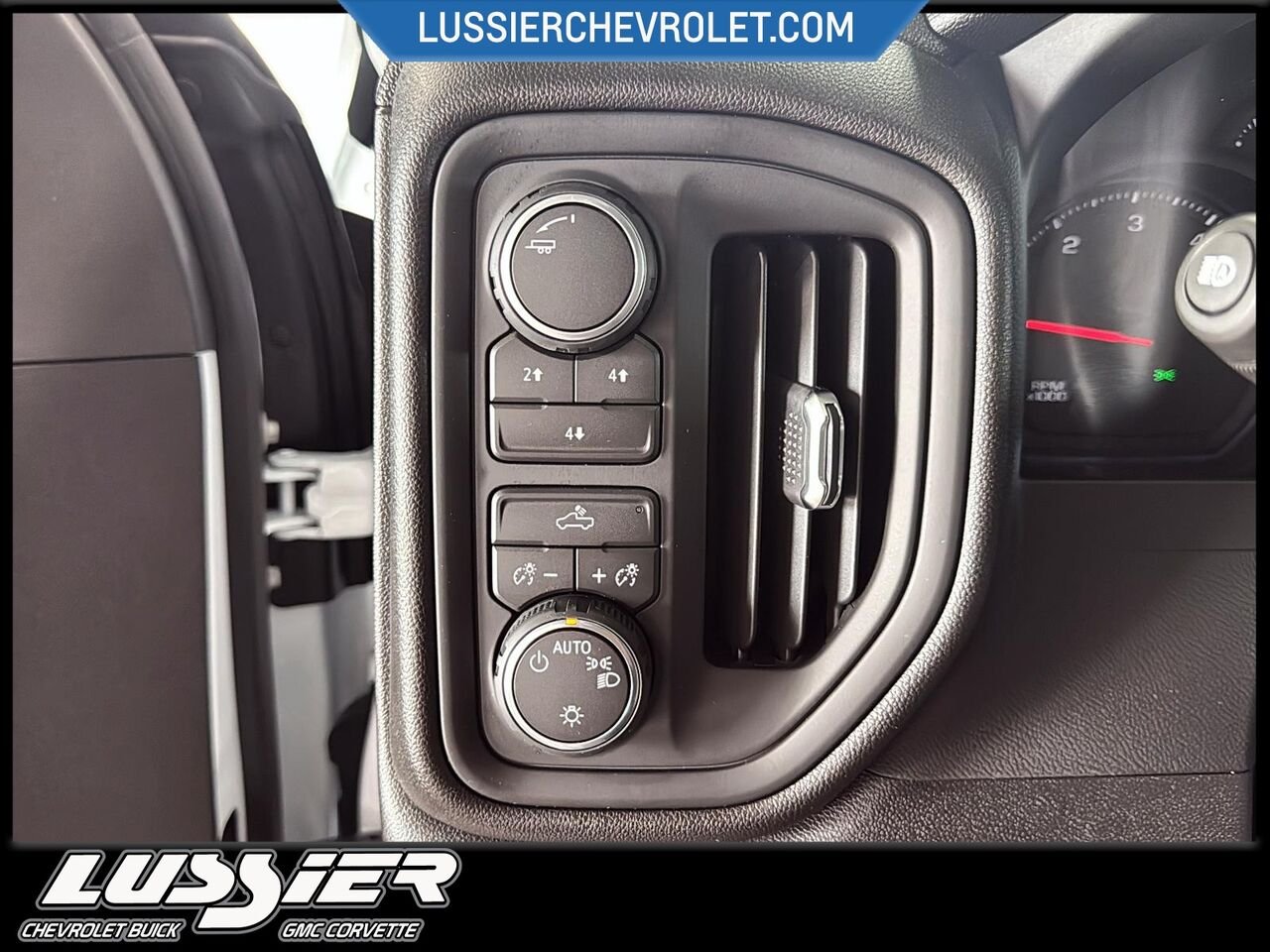 Chevrolet Silverado 2500HD WT cabine multiplace 4RM 159 po 2026 BLANC SOMMET Saint-Hyacinthe - photo #15