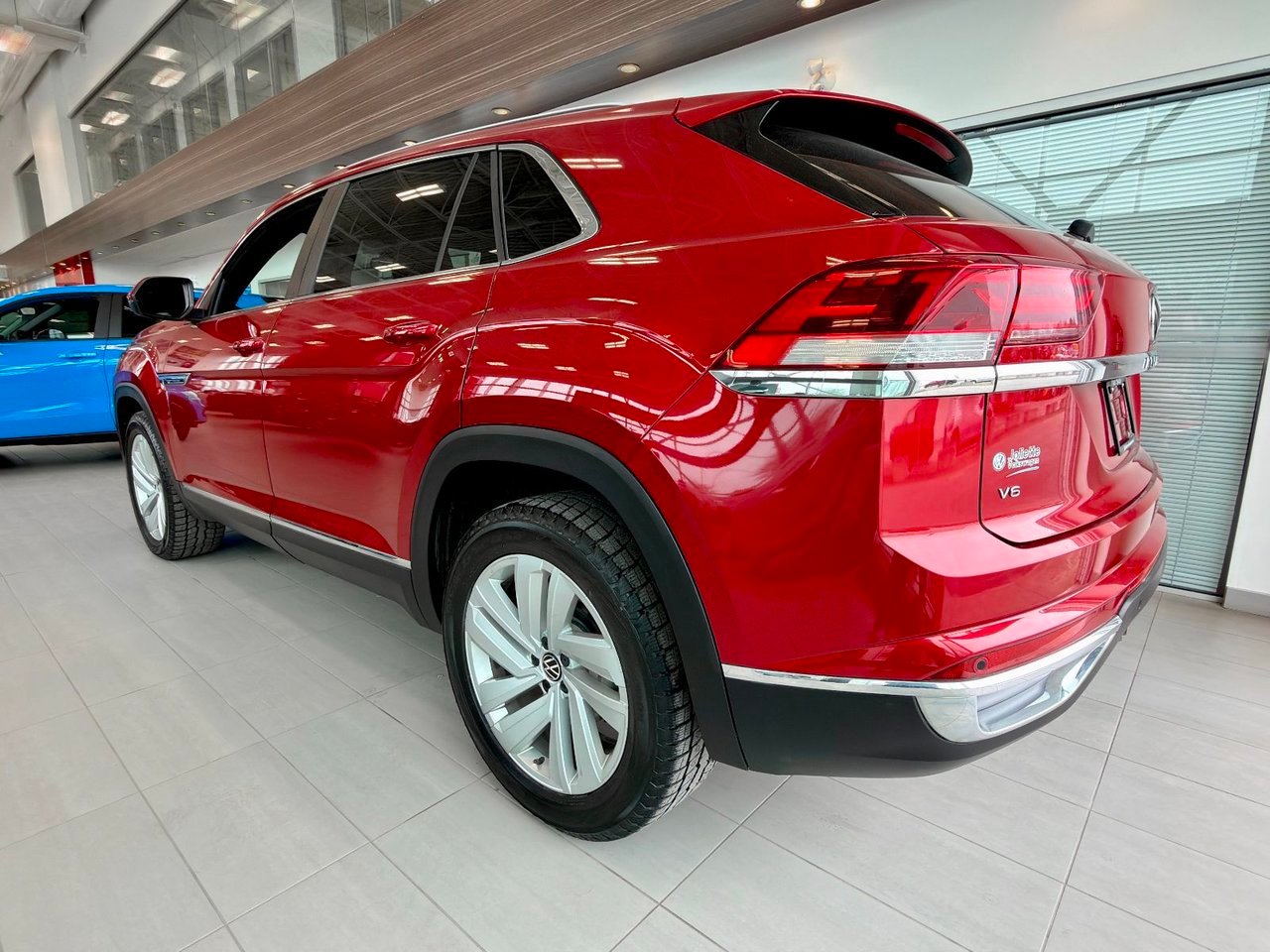 2021 Volkswagen Atlas Cross Sport Red Notre-Dame-des-Prairies - photo #9