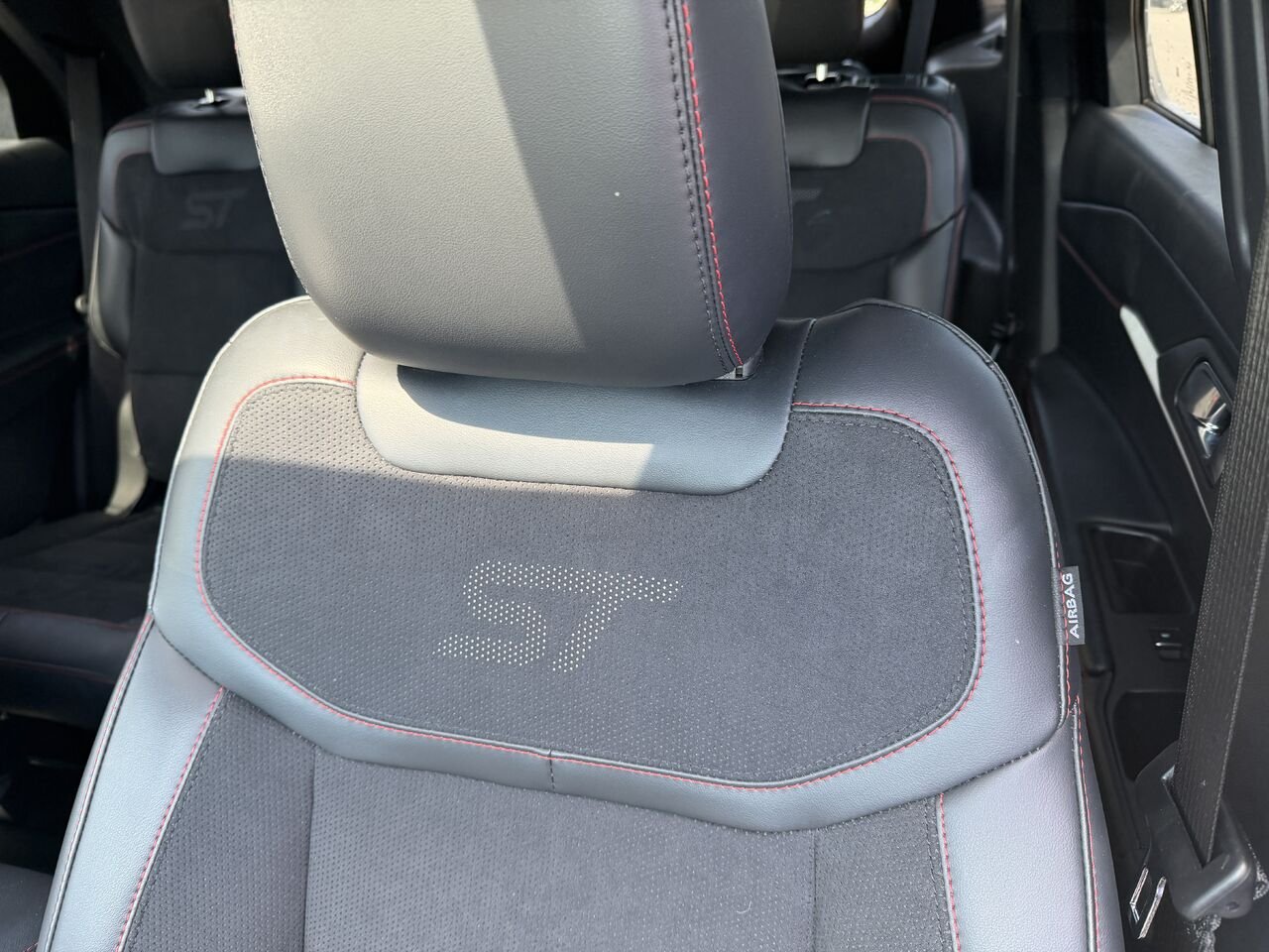 2026 Ford Explorer White Mont-Laurier - photo #11