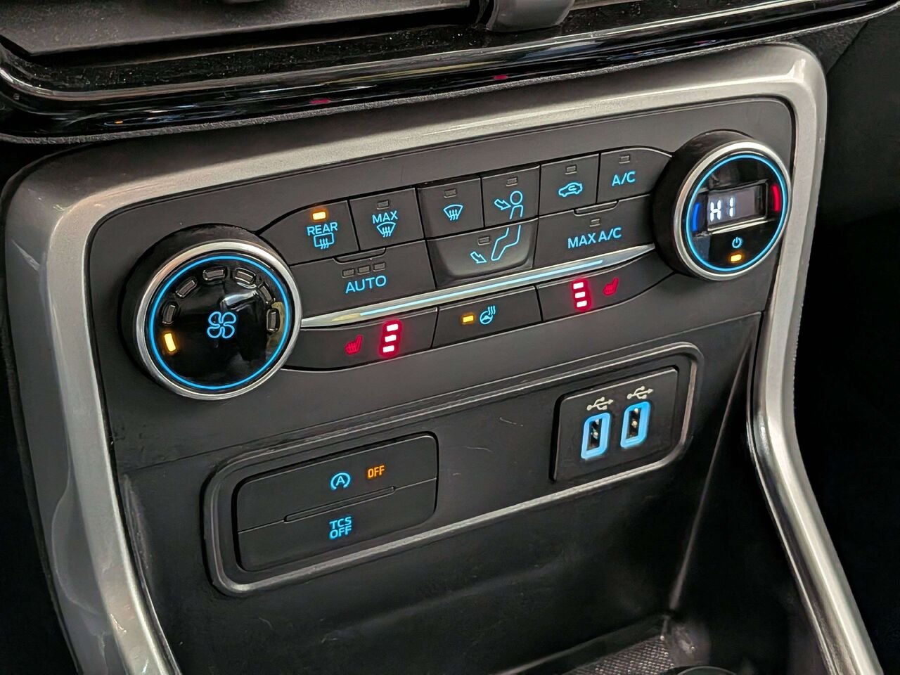 2018 Ford EcoSport Titanium 4WD Black Val-David - photo #25
