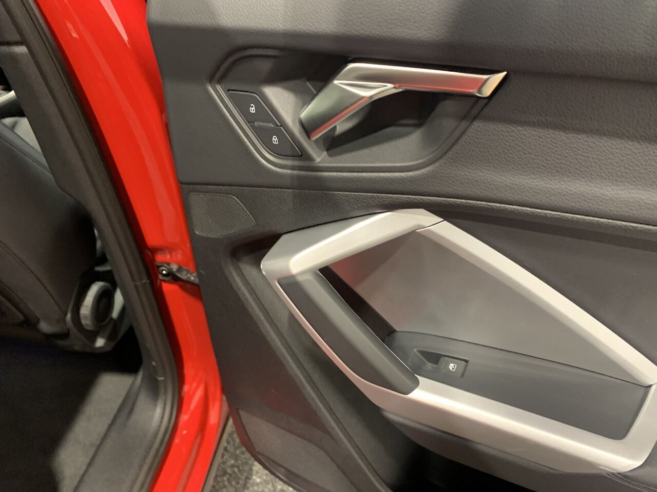 2024 Audi Q3 Komfort 40 TFSI quattro Red Châteauguay - photo #11