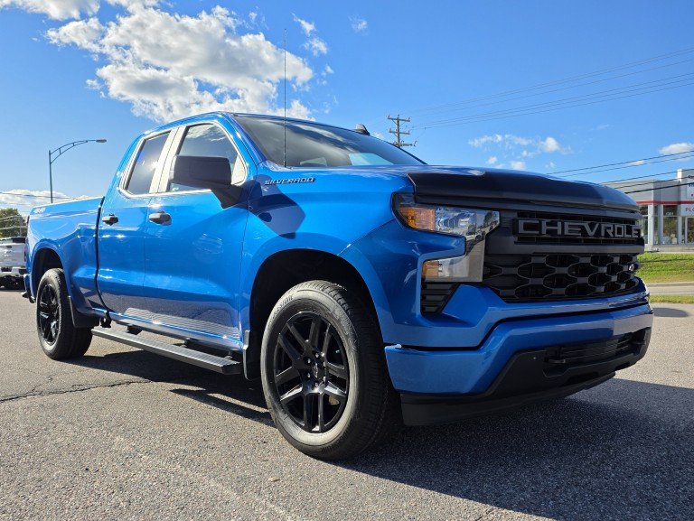 Chevrolet Silverado 1500 Custom 4X4 2023 Bleu
