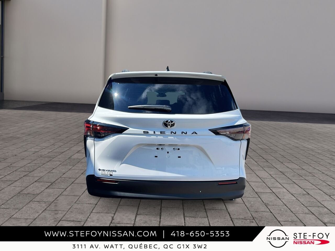 2026 Toyota Sienna LE 8 PASSAGERS White Ste-Foy - photo #2