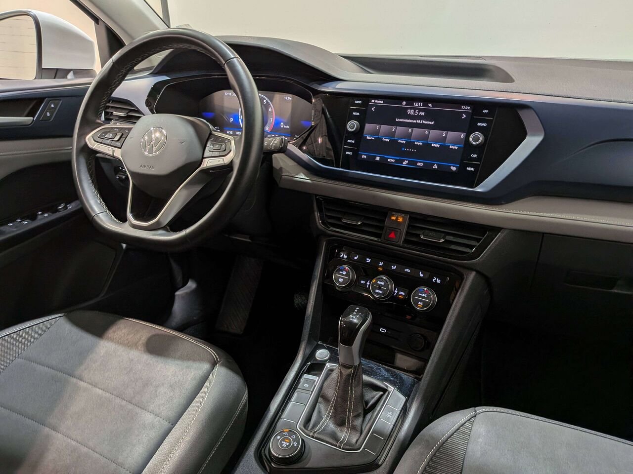 2024 Volkswagen Taos Comfortline 4MOTION White Val-David - photo #17