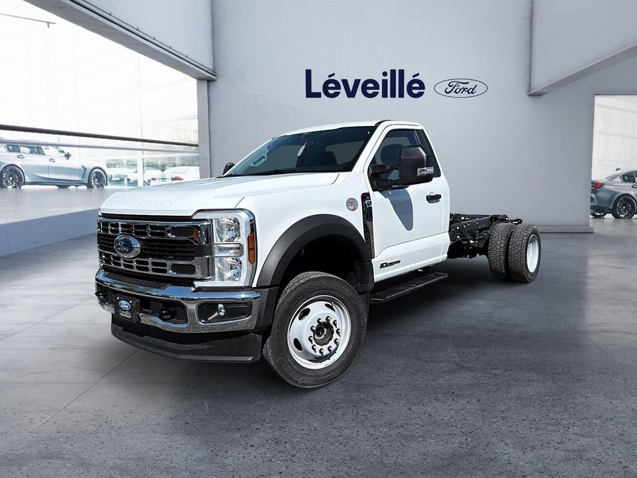 2026 Ford Super Duty F-550 DRW 2026 Oxford White