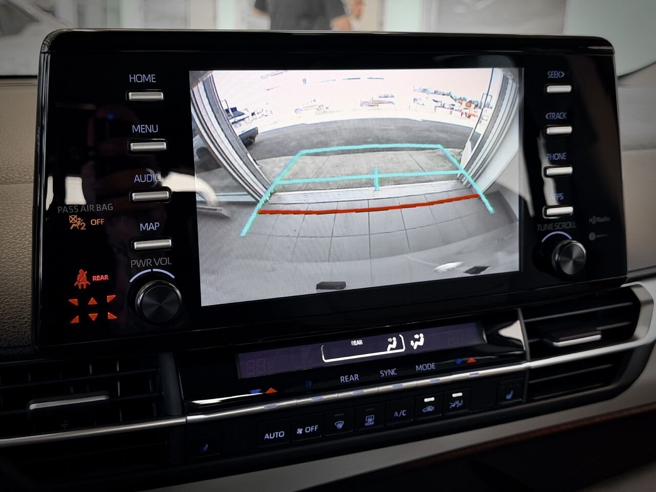 2022 Toyota Sienna Silver Notre-Dame-des-Prairies - photo #27