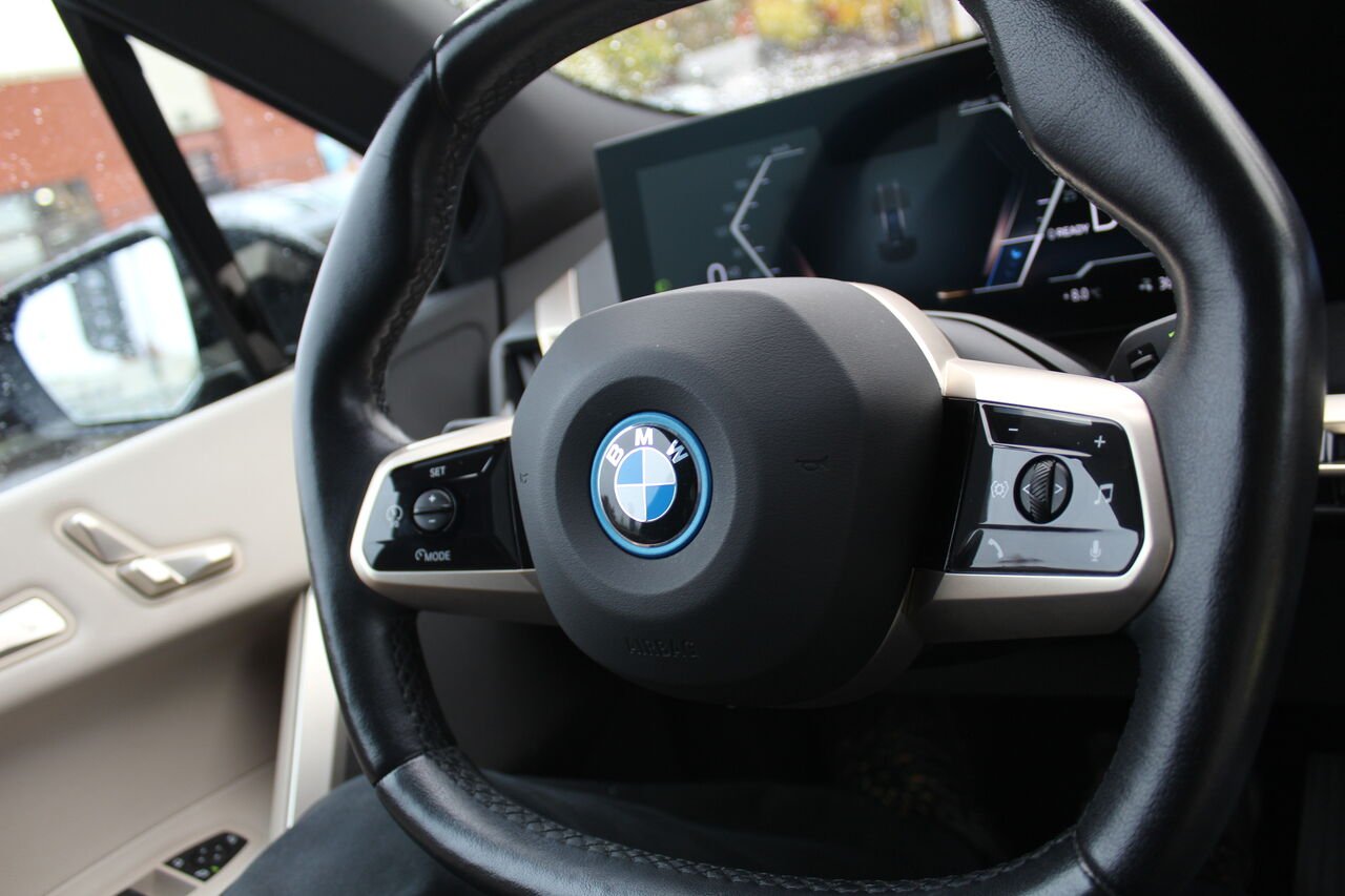BMW iX VIN: WB513CF07PCK32345 2023 Noir Sainte-Rose - photo #12